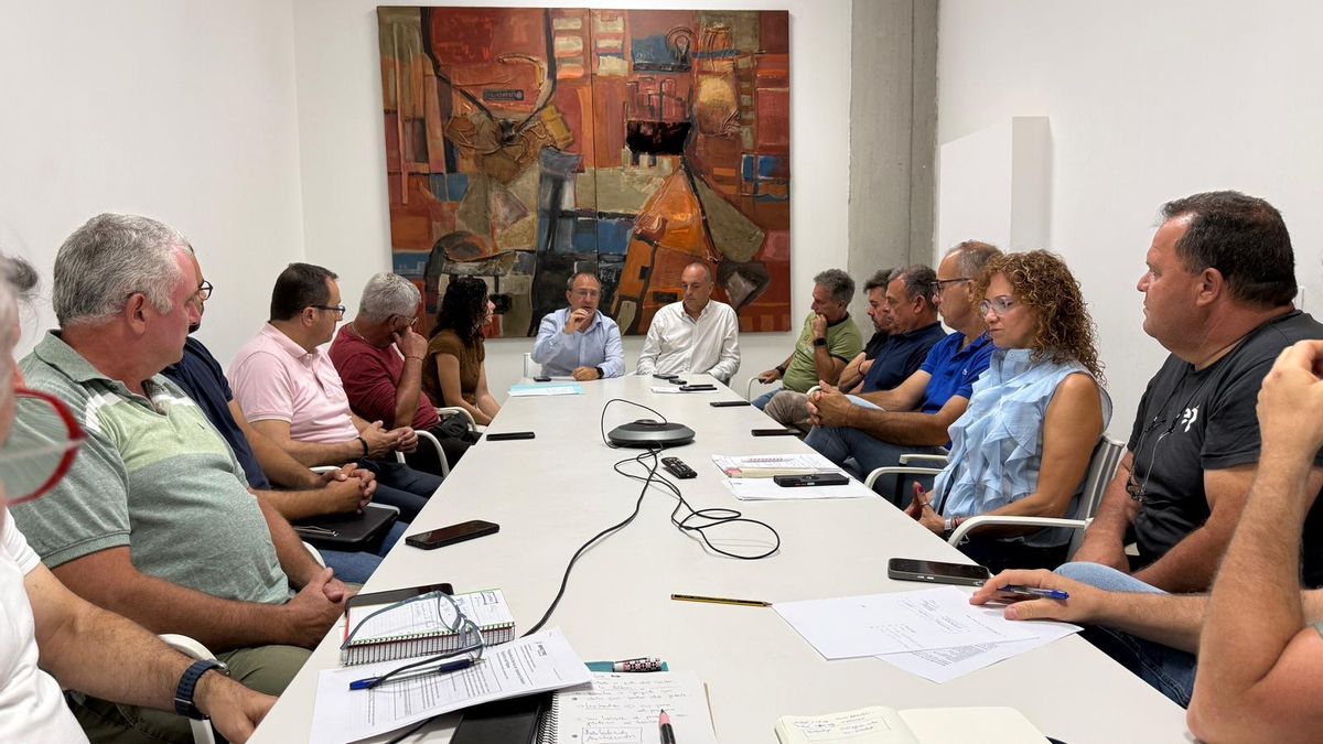 El Cabildo trabaja con el sector  primario nuevas vías para optimizar la gestión y el rendimiento de los residuos agrarios