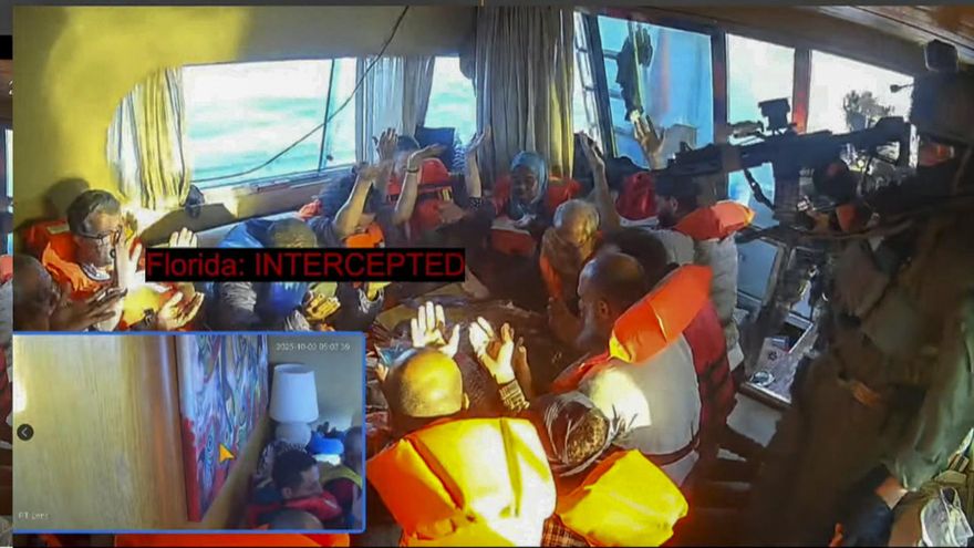 Soldados israelíes en uno de los barcos de la flotilla Sumud interceptados. EFE/ Captura de la señal de la Global Flotilla Sumud // SOLO USO EDITORIAL/SOLO DISPONIBLE PARA ILUSTRAR LA NOTICIA QUE ACOMPAÑA (CRÉDITO OBLIGATORIO)