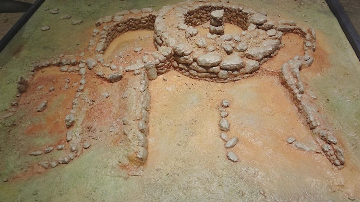 Maqueta del talayot circular de Son Oms en el Castillo de Bellver