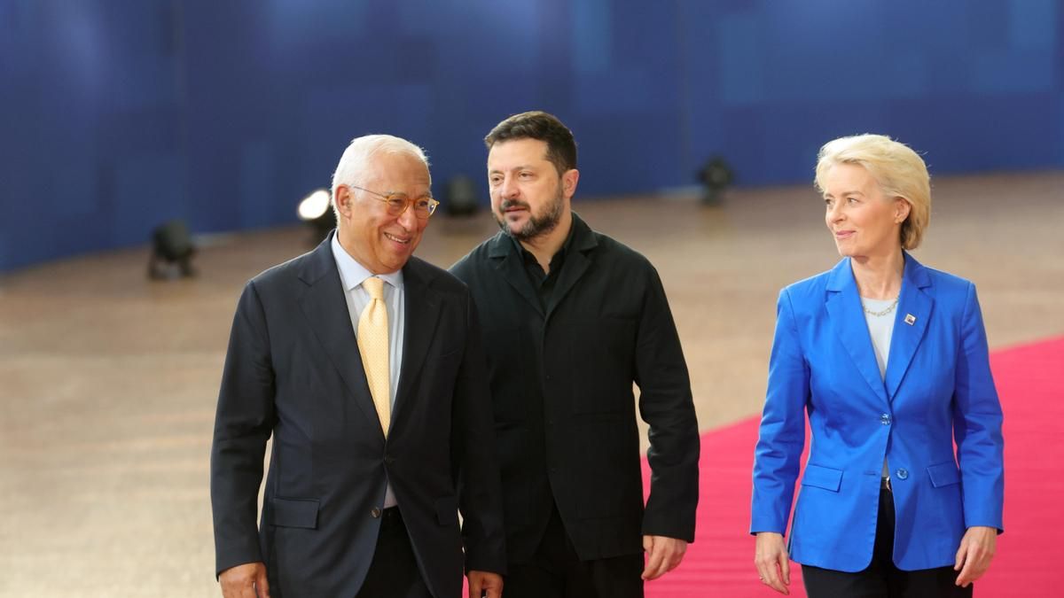 El presidente del Consejo Europeo, António Costa, (i), el mandatario ucraniano, Volodomir Zelenski, y la presidenta de la Comisión Europea, Ursula Von der Layen, en Bruselas. EFE/EPA/OLIVIER MATTHYS