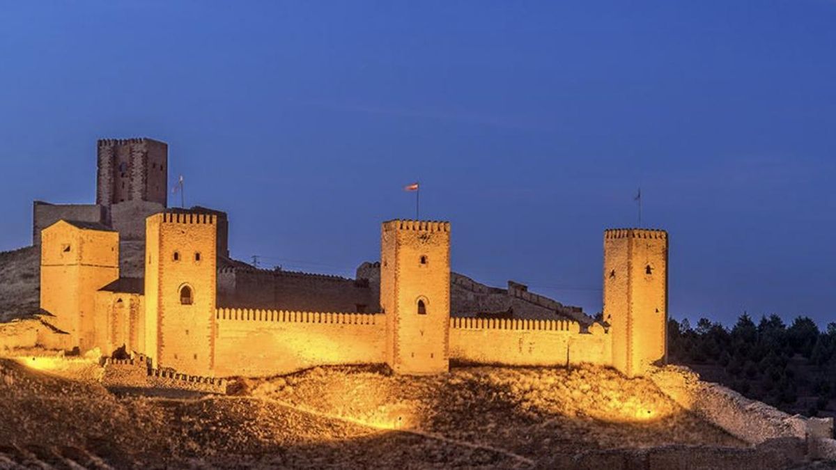 El pueblo que se llama "de Aragón" aunque esté en La Mancha y que alberga el castillo más grande de la provincia