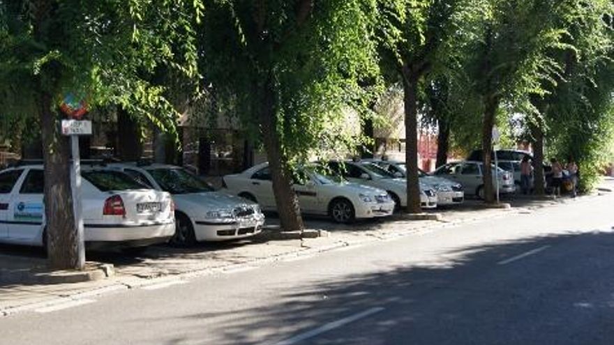 Parada de taxis en la Estación de Autobuses de León.