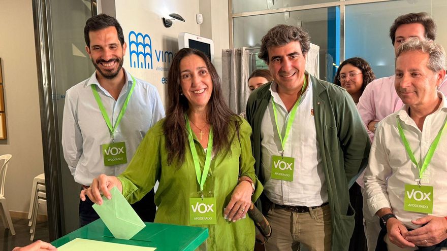 Paula Badanelli, votando en Córdoba.
