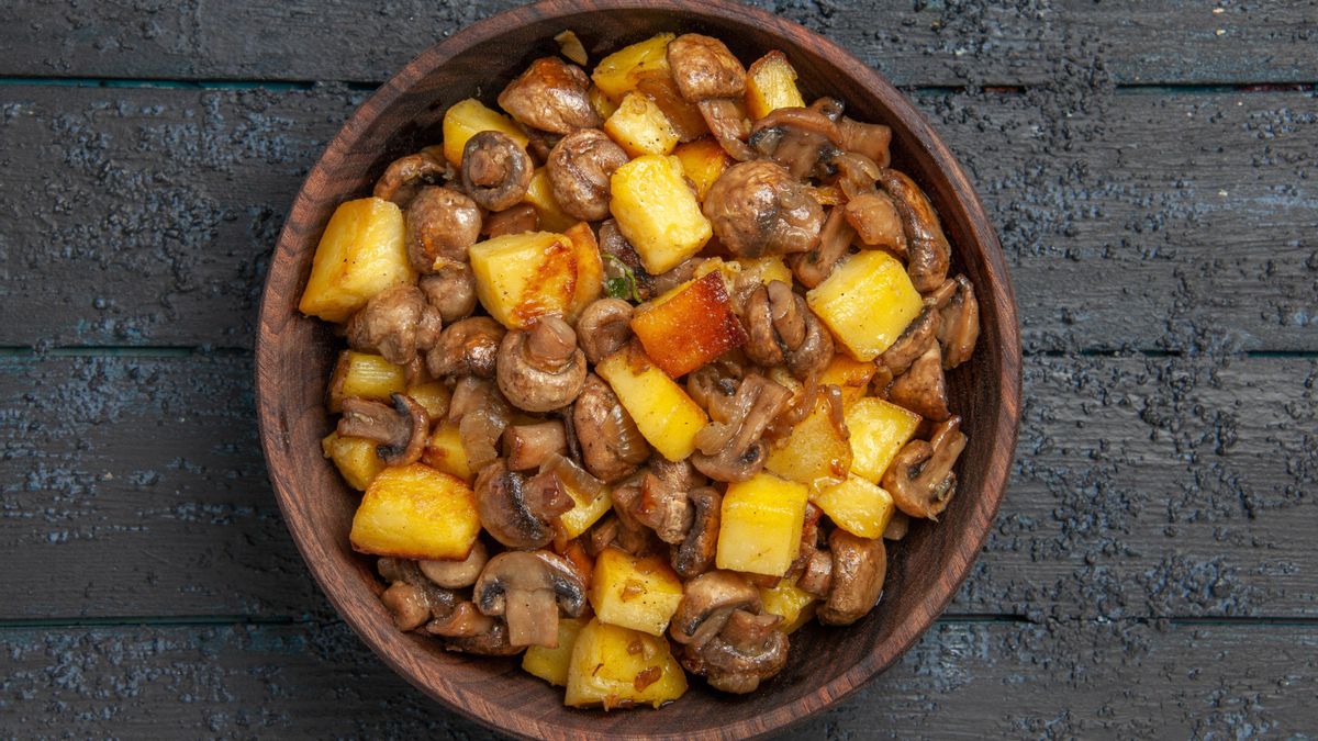 Patatas a la importancia con champiñones