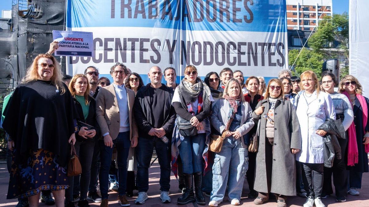 Jornadas de paro y protestas de docentes y no docentes de la Universidad de Buenos Aires.