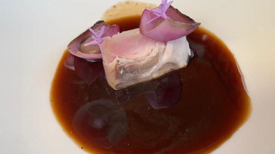 Pámpano acabalado y encebollado