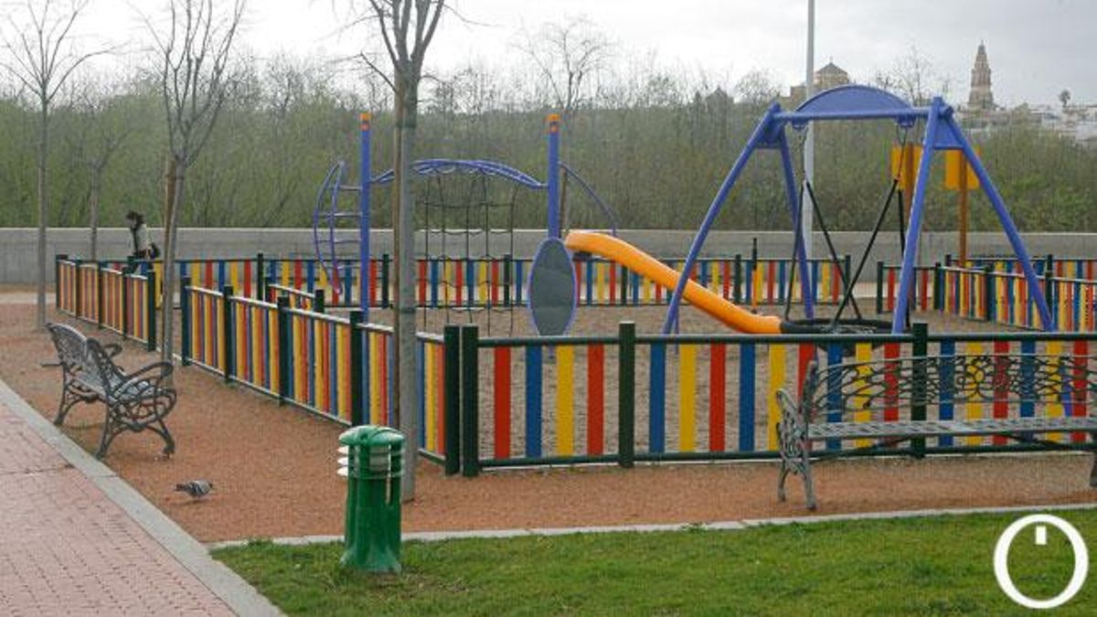 Absuelven a un hombre con trastorno mental que fue condenado por ir con los pantalones bajados por un parque de Córdoba