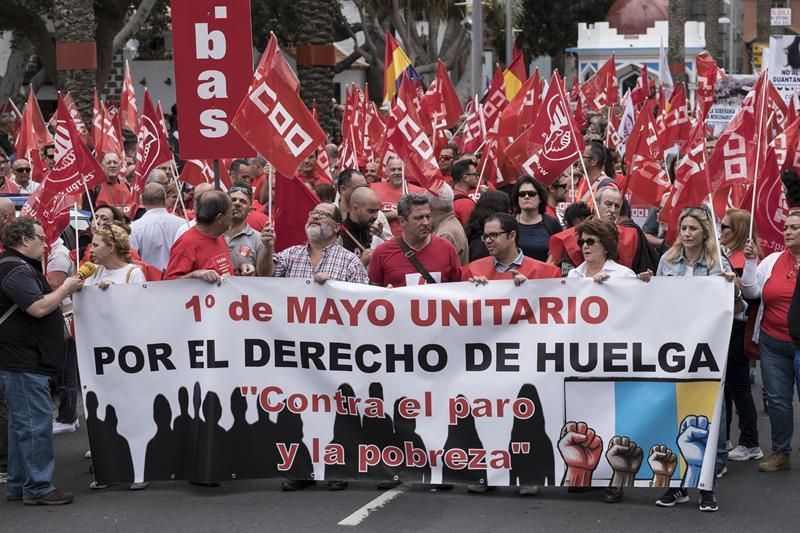 Manifestación del 1 de mayo en Las Palmas de Gran Canaria. ( EFE/Ángel Medina G.)