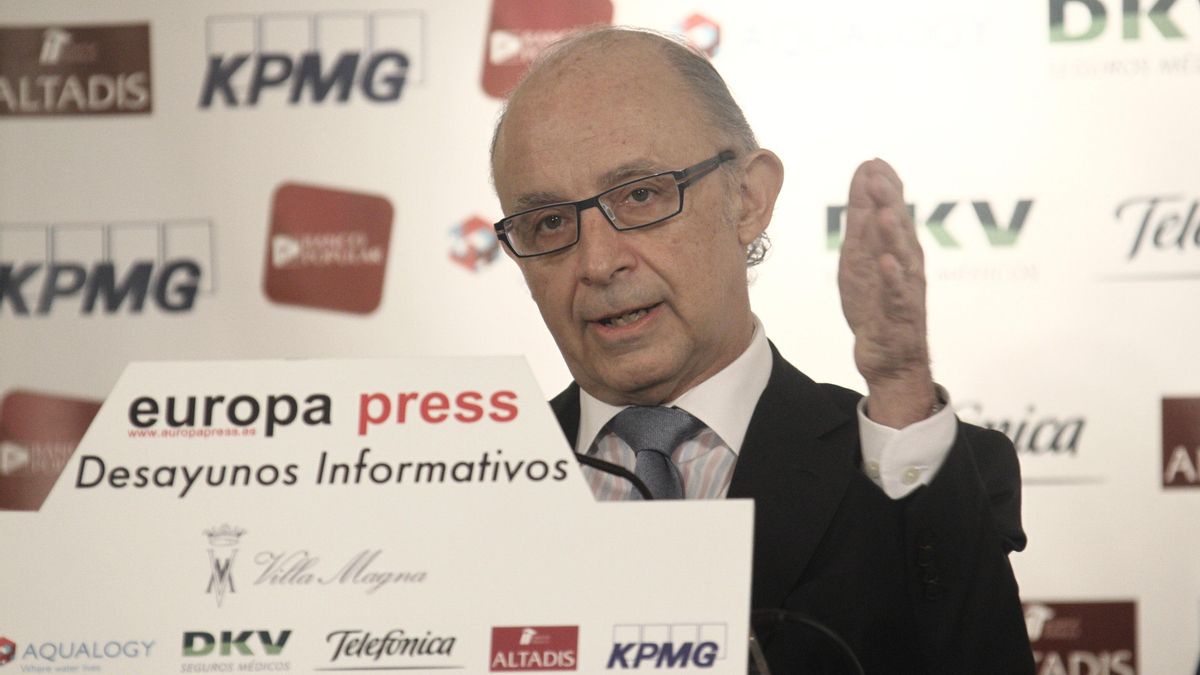 Montoro anuncia que devolverá a los funcionarios un 'moscoso' "inmediatamente"