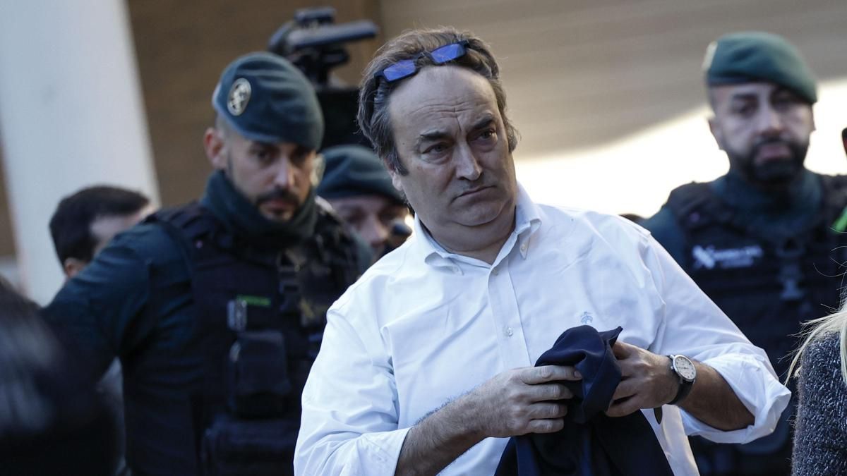 El dueño del restaurante El Ventorro de València, en la imagen, a su llegada a los juzgados