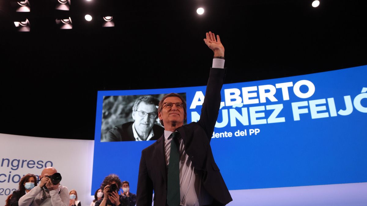 El presidente del partido del PP, Alberto Núñez Feijóo, durante su intervención en el segundo y último día del congreso del PP.
