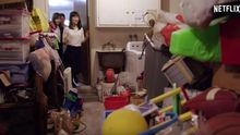 La gurú del orden Marie Kondo estrenó este año un programa donde ayuda a familias a lidiar con espacios desordenados y atestados de cosas.