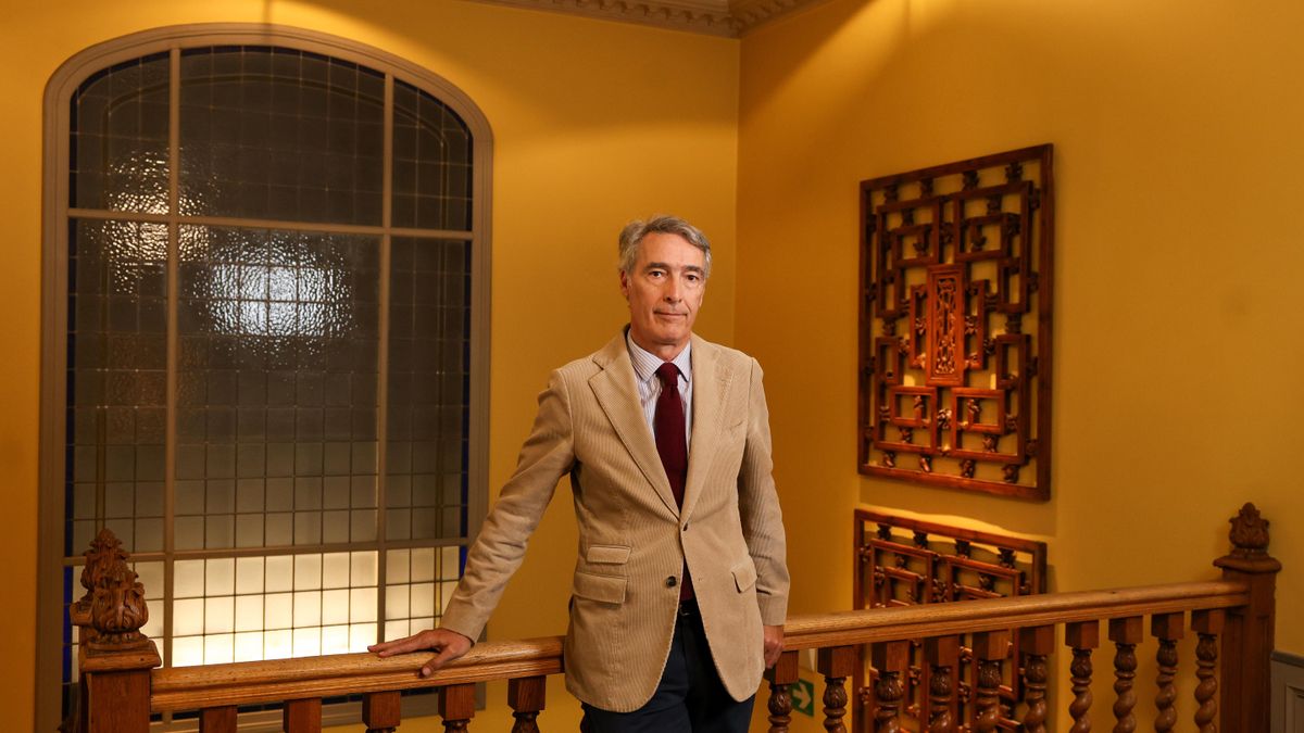 El investigador y catedrático, Gonzalo Escribano, en la sede del Real Instituto Elcano.