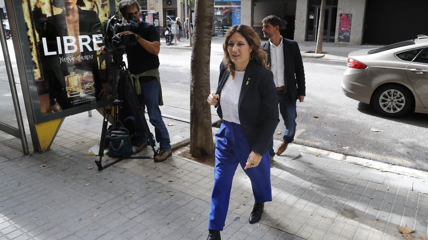 BARCELONA, 08/10/2022.- La consejera de Presidencia, Laura Vilagrà, a su llegada a la sede nacional de ERC para asistir a la reunión extraordinaria de la formación.