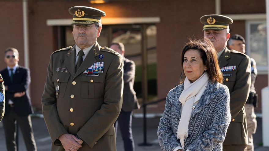 La ministra de Defensa, Margarita Robles, en la Base Aérea de Torrejón, el 17 de noviembre de 2024, en Torrejón de Ardoz