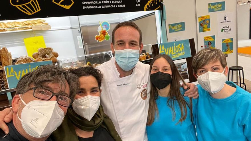 La 'foodtruck' de la inclusión: nueve jóvenes con discapacidad intelectual rompen barreras a través de la panadería