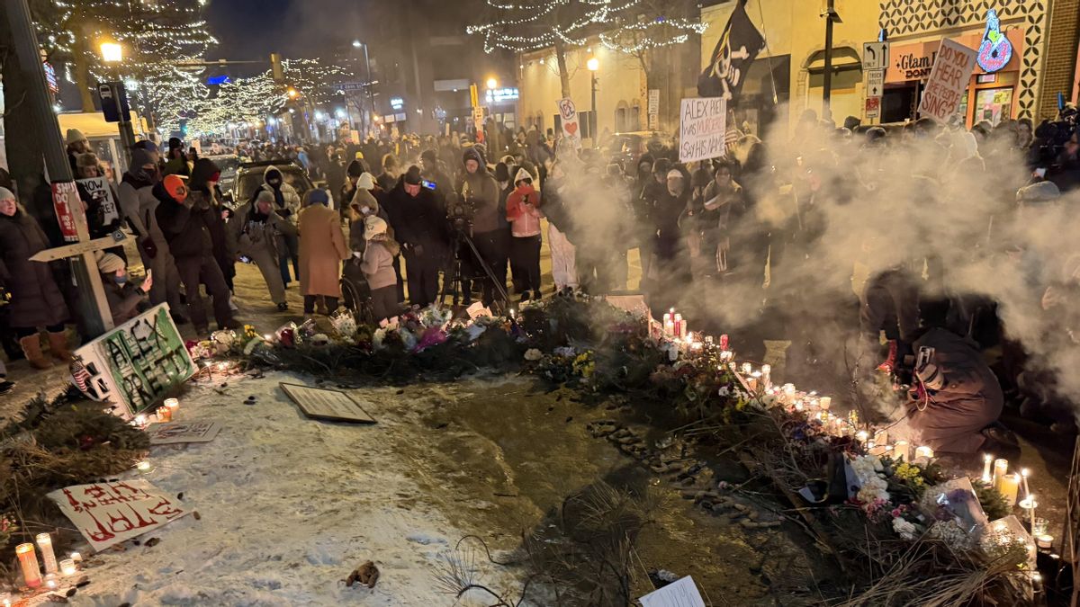 "¡Di su nombre, Alex Pretti; di su nombre, Alex Pretti!": la vigilia a -22ºC por el último asesinado en Minneapolis a manos de agentes federales