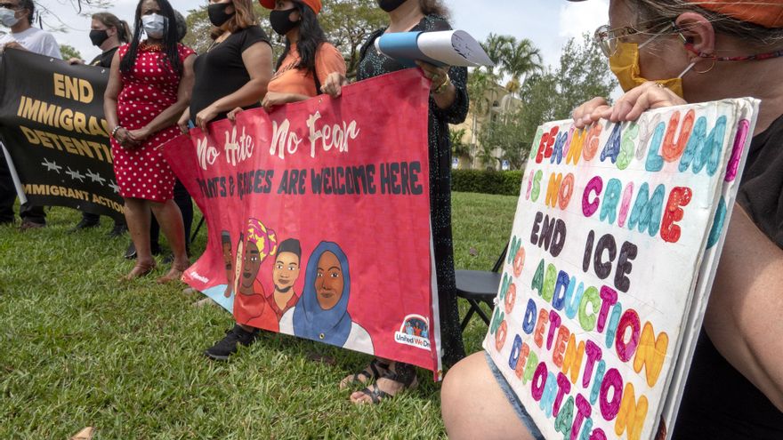 Inmigrantes denuncian abusos sexuales en un centro de detención de Florida