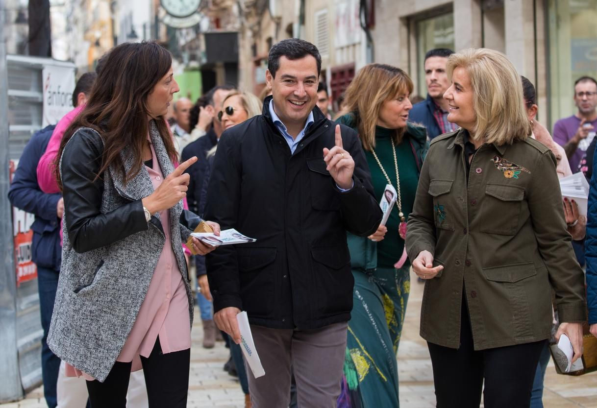 Moreno prepara con su equipo de campaña el debate de RTVA, al que acudirá "tranquilo y con propuestas"