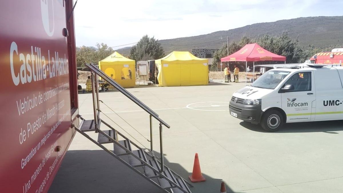 Atendido un miembro del operativo de extinción del incendio en Peñalba de la Sierra por el cansancio y el humo