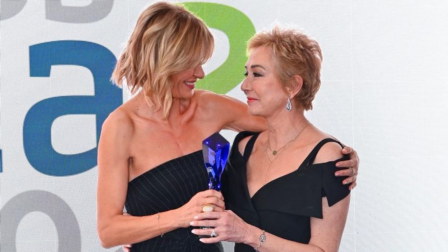 Ana Rosa recoge un premio de manos de Susanna Griso: "Competimos, pero llevamos siendo amigas más de 20 años"