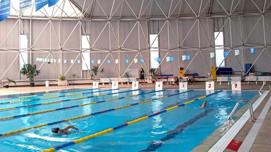 El Madrid que temen los 'parroquianos' de las piscinas: nadar en una pública con averías o apuntarse al centro privatizado