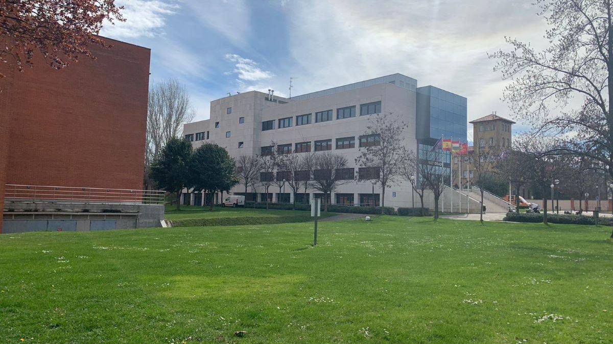 Más de la mitad del alumnado de la Universidad de La Rioja va al campus a pie o en bicicleta