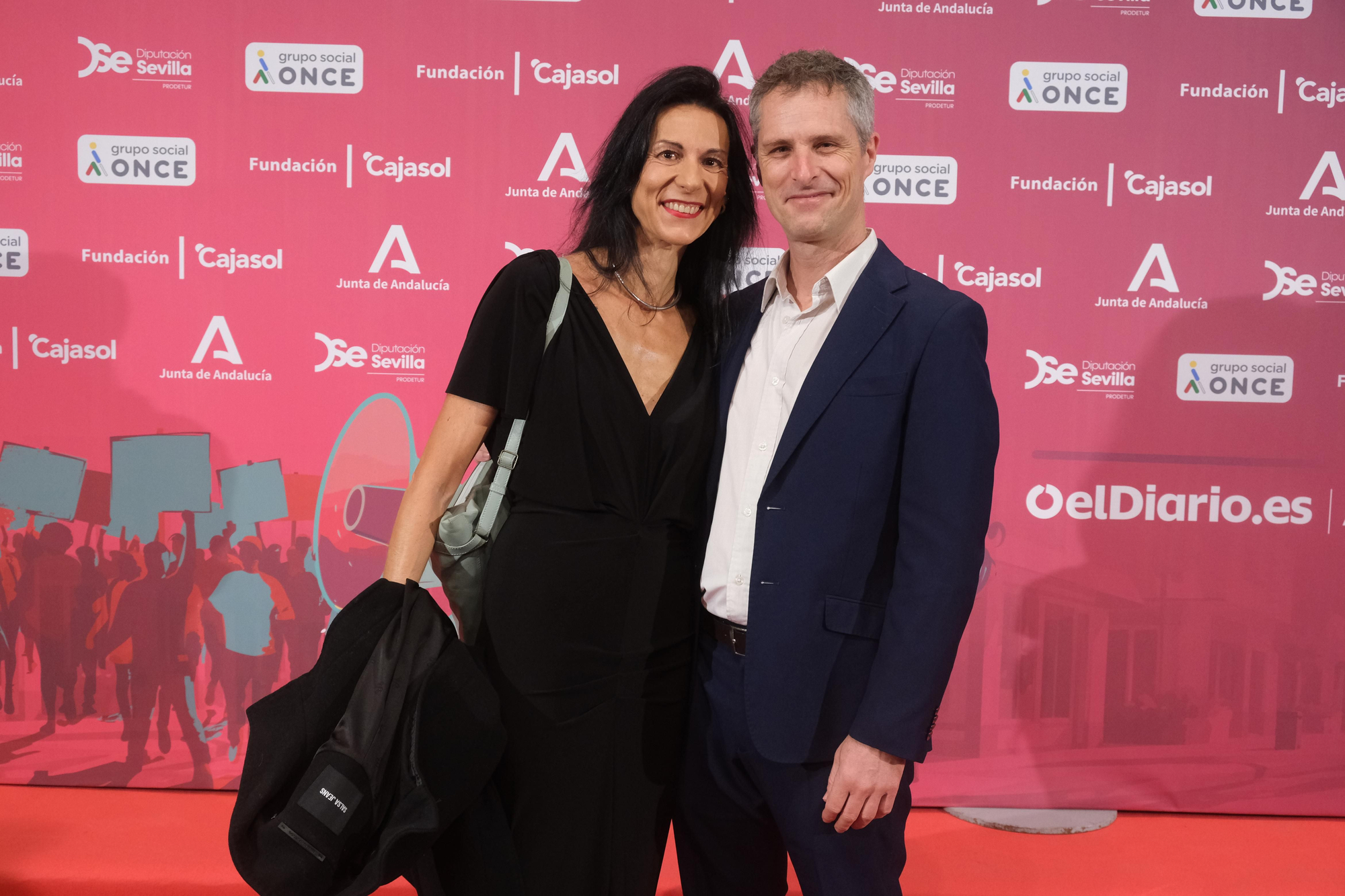 Xenia García, columnista del periódico, junto a su pareja, Antonio Becerra.