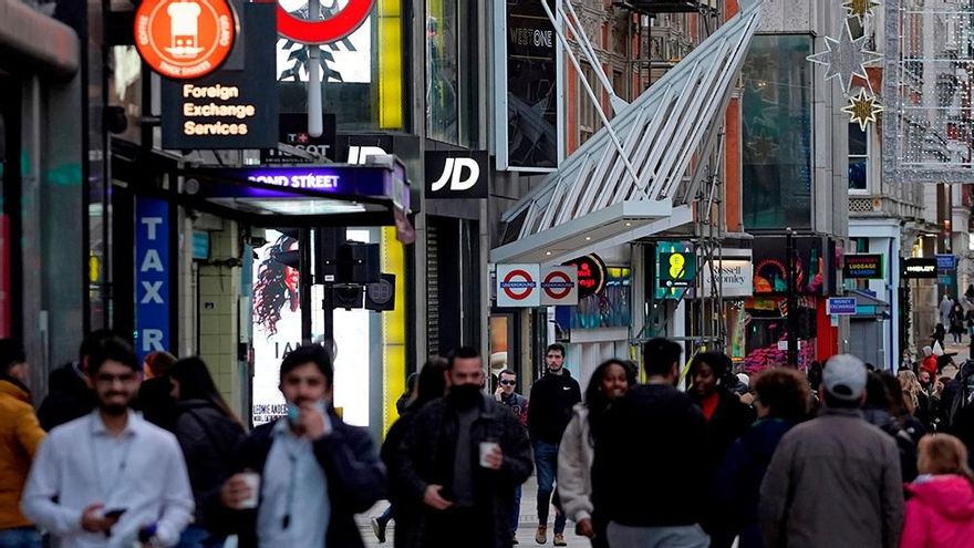 Reino Unido espera hasta 100.000 contagios diarios cuando relaje las restricciones