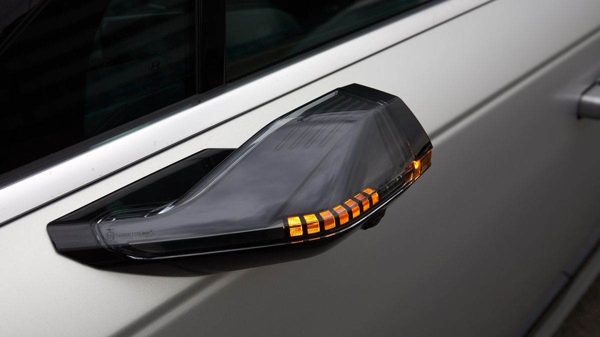 Detalle del retrovisor digital que puede montar el Ioniq 9.