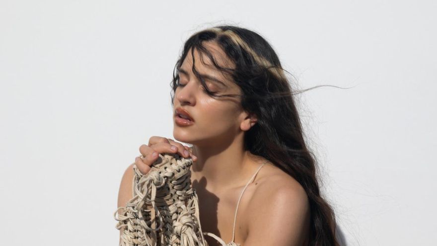 Ni pobre ni casta ni obediente, Rosalía se quita el hábito del mainstream en ‘Lux’