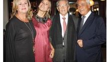 María Teresa Cuadrado (izda), en una foto con su marido (dcha.) publicada en uno de sus medios / Mercado de Dinero