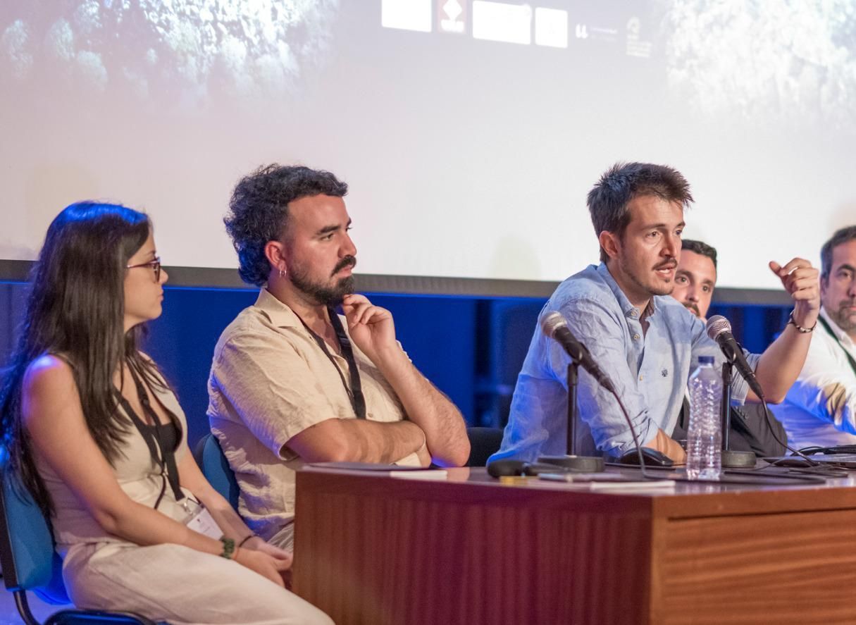 Varios de los arqueólogos de la generación del primer cuarto del siglo XXI, durante las I Jornadas de Arqueología e Identidad de Santa María de Guía.