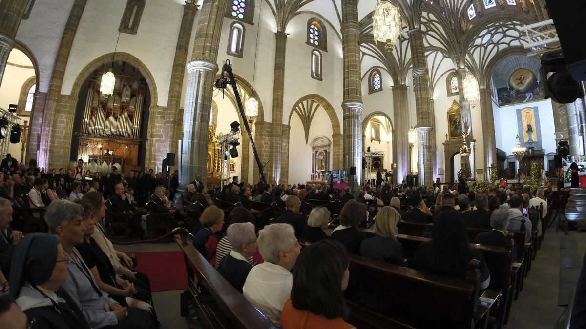 El papa León XIV durante un encuentro con obispos, sacerdotes, diáconos, religiosos, seminaristas y agentes de pastoral en la Catedral de Santa Ana este jueves, en Las Palmas de Gran Canaria.