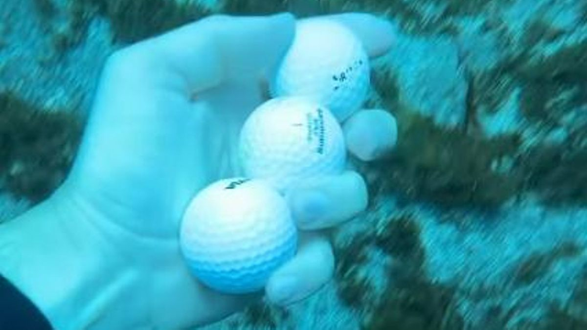Un creador de contenido saca del fondo de mar más de 50 pelotas de golf cerca de la costa del sur de Tenerife