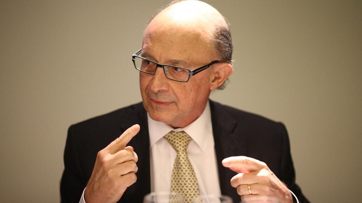 Montoro confirma que propondrá elevar al 0,4% en 2018 y al 0,1% en 2019 el objetivo de déficit de las CCAA