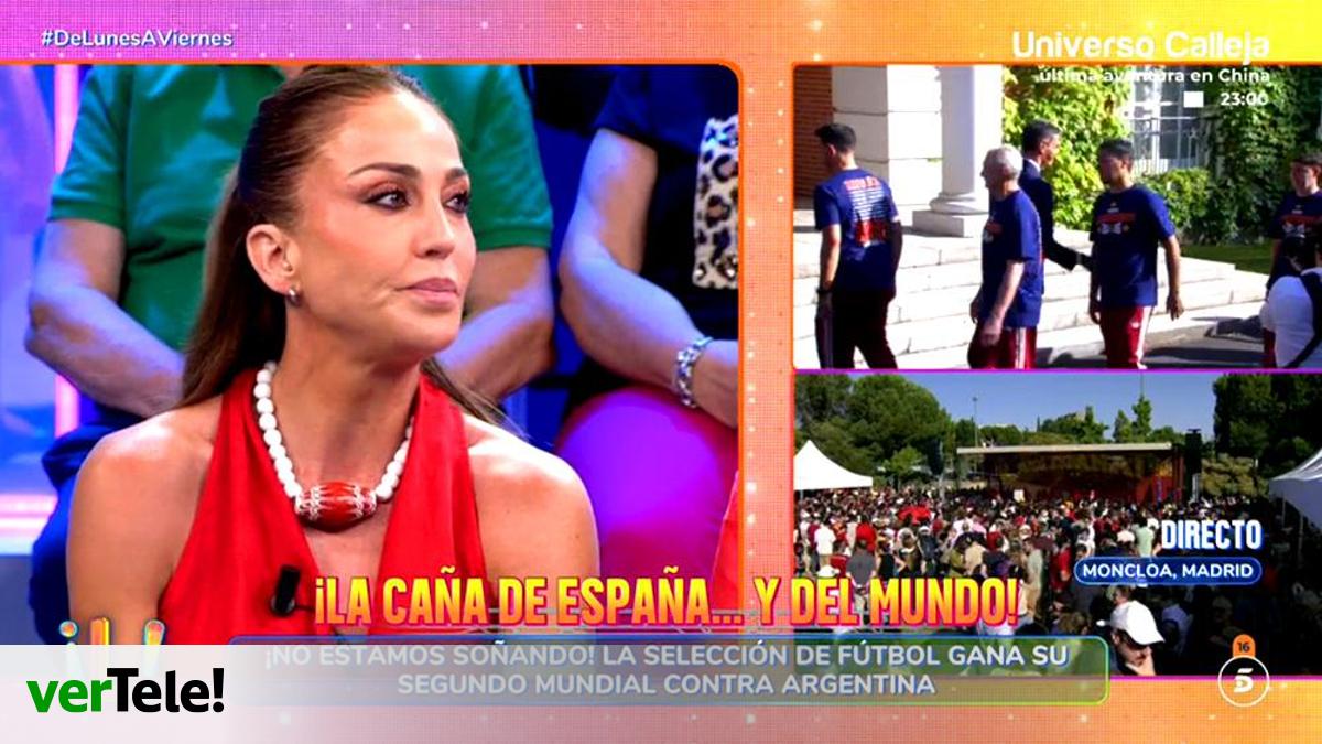 Beatriz Archidona critica a Pedro Sánchez en Telecinco por su saludo a los jugadores de España: «No empañemos» Beatriz Archidona critica a Pedro Sánchez en Telecinco por su saludo a los jugadores de España: «No empañemos»