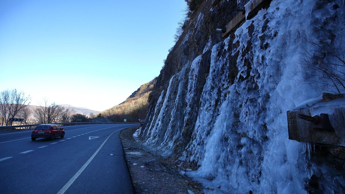 Aplazados los cortes de tráfico en la CL-631 en Cuevas del Sil al impedir el mal tiempo la tala y retirada de arbolado