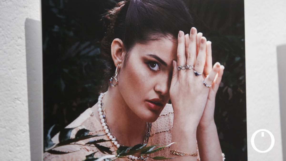 Una exposición en Viana aúna piezas únicas de joyería, moda y patrimonio de Córdoba