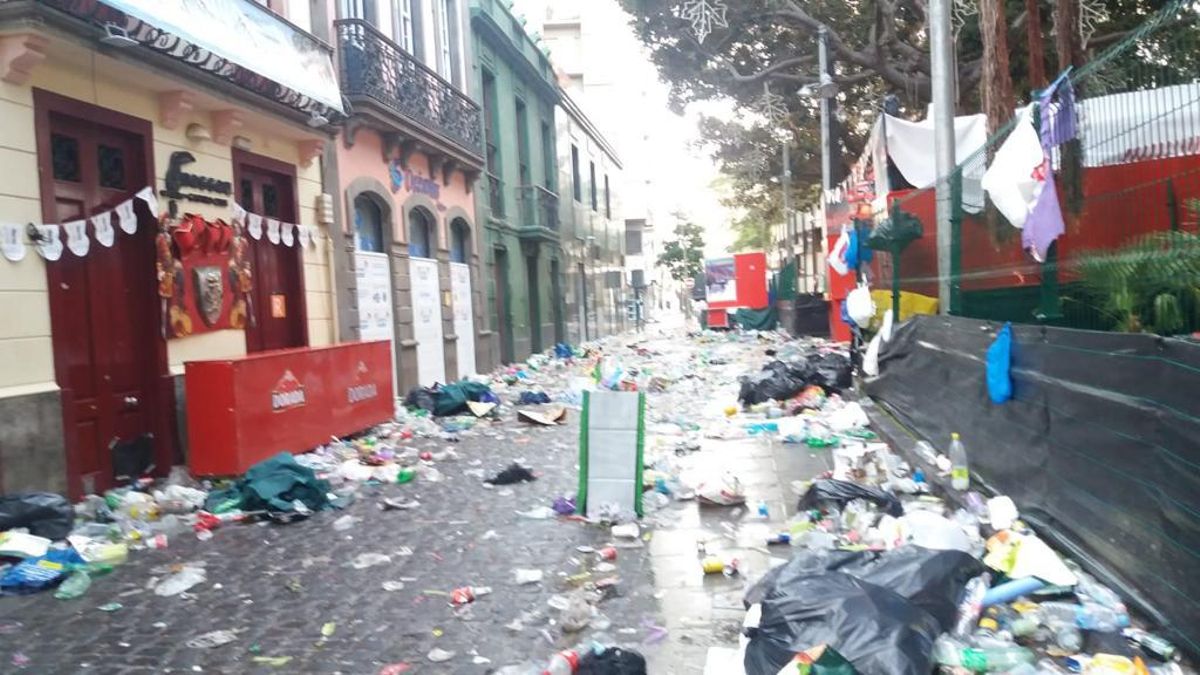 Fotogalería: ATAN muestra la cara más sucia del Carnaval de Santa Cruz de Tenerife