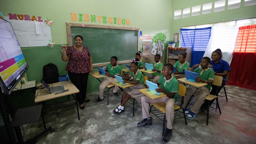 El analfabetismo baja en República Dominicana, pero persisten las brechas, según estudio