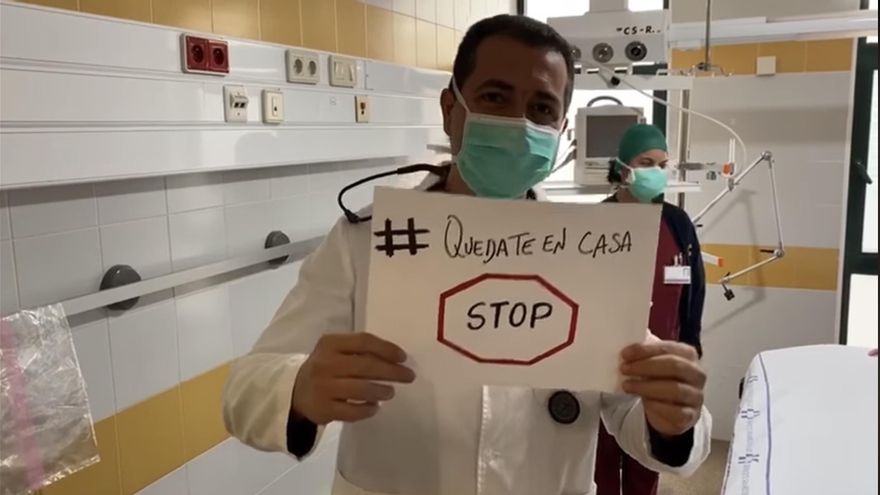 Imagen captada del vídeo realizado desde las Urgencias del Hospital General de La Palma donde dan las gracias por el apoyo de la ciudadanía y recuerdan la importancia de quedarnos en casa.