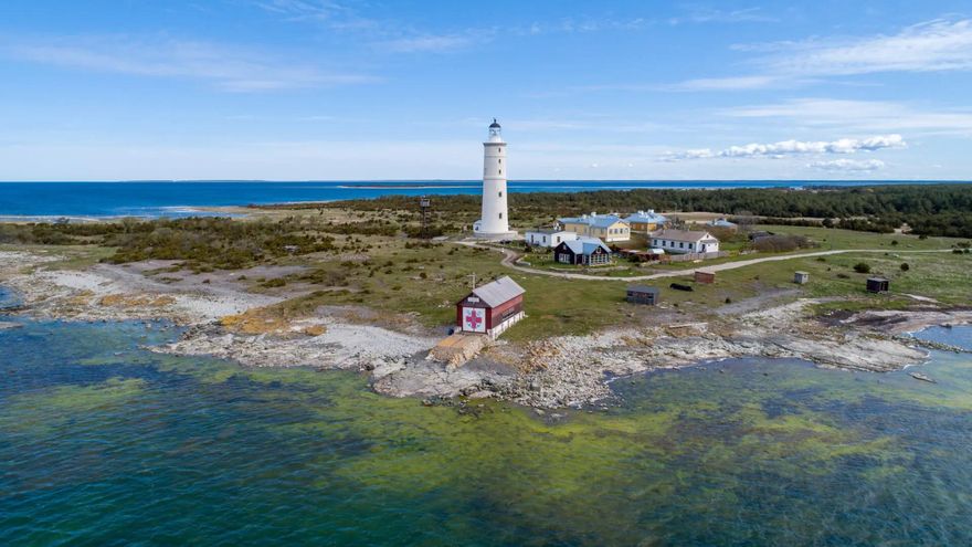 Esta isla estonia tiene el aire más puro de Europa, un faro que se hunde en el mar y la reserva natural más antigua de los países bálticos