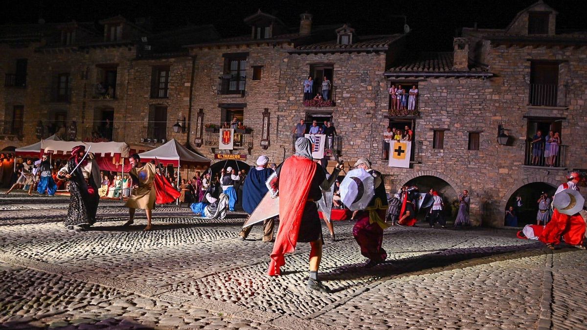 Tradición e identidad brillan en una Morisma de Aínsa marcada por el relevo generacional