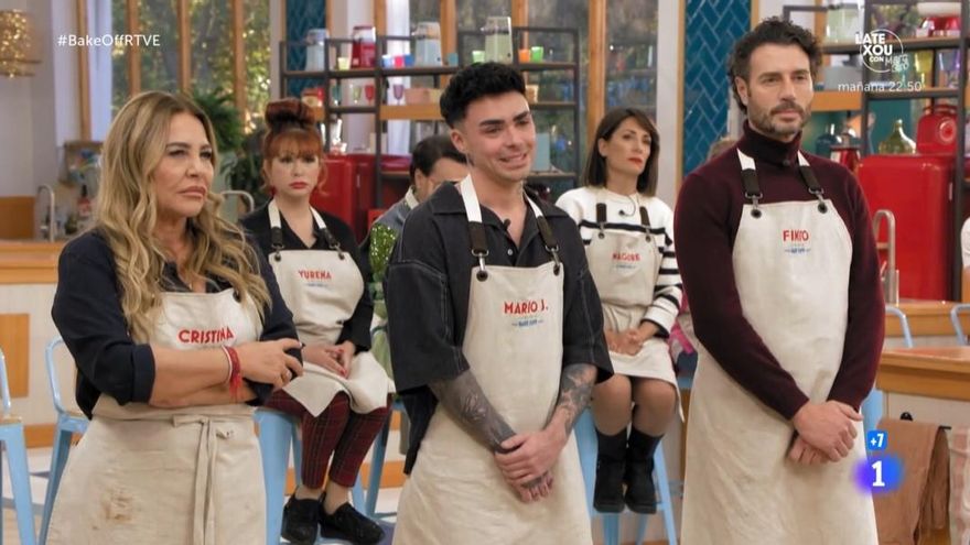'Bake Off' expulsó a su famoso más flojo, tras replicar las magdalenas de Manuela Carmena y ver caer a Mark Vanderloo