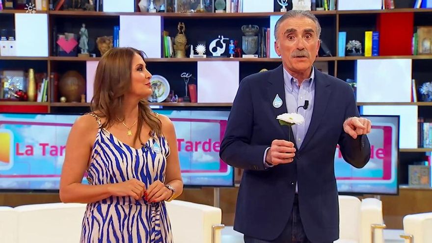 Juan y Medio se acuerda de 'Sálvame' y Telecinco al celebrar su audiencia: "Está abrazado a su madre llorando"