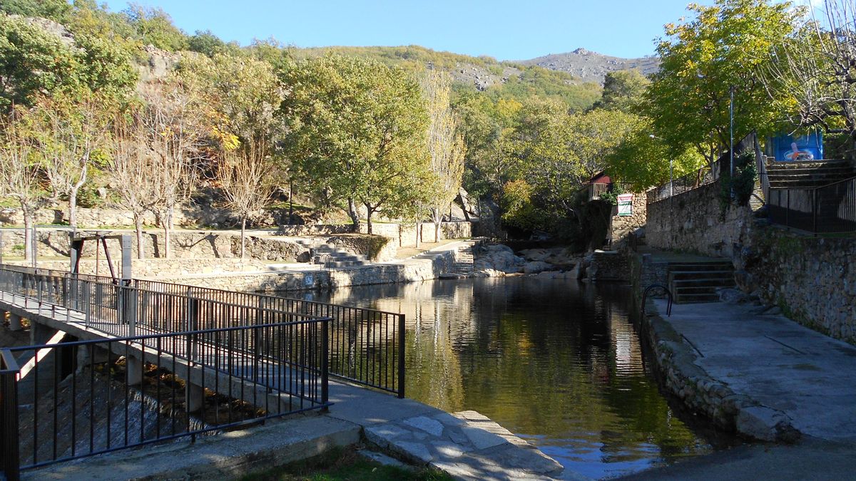 Piscina natural de Casas del Monte.
