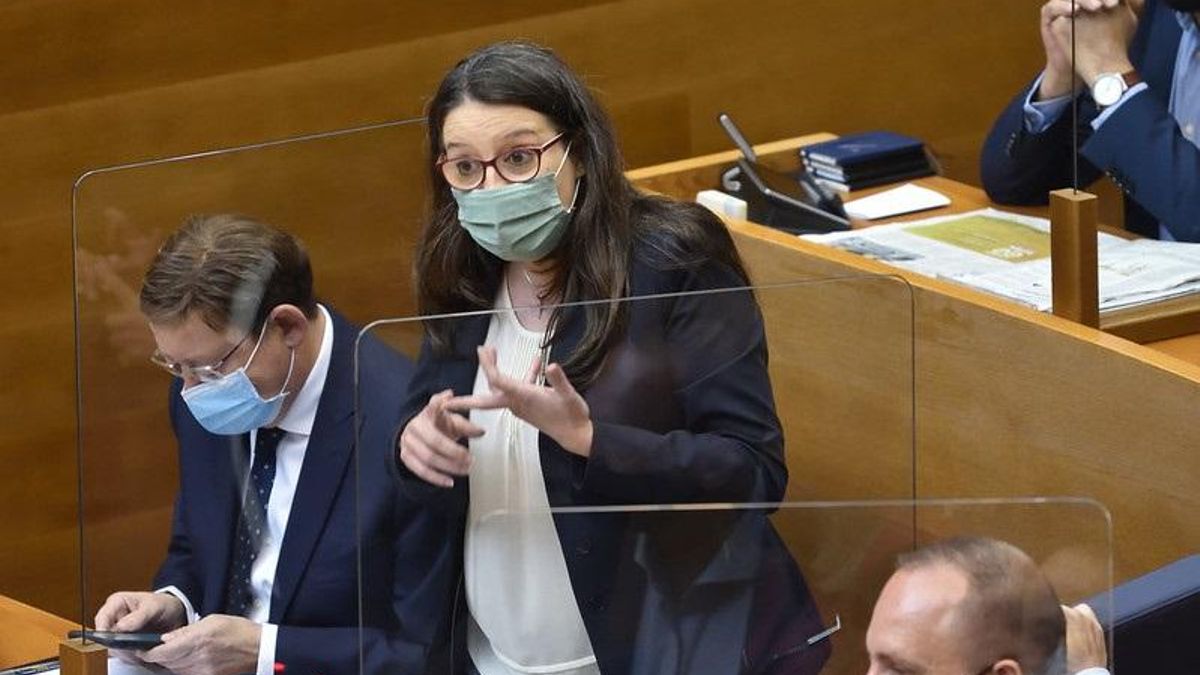 Mónica Oltra, durante su intervención en las Corts.