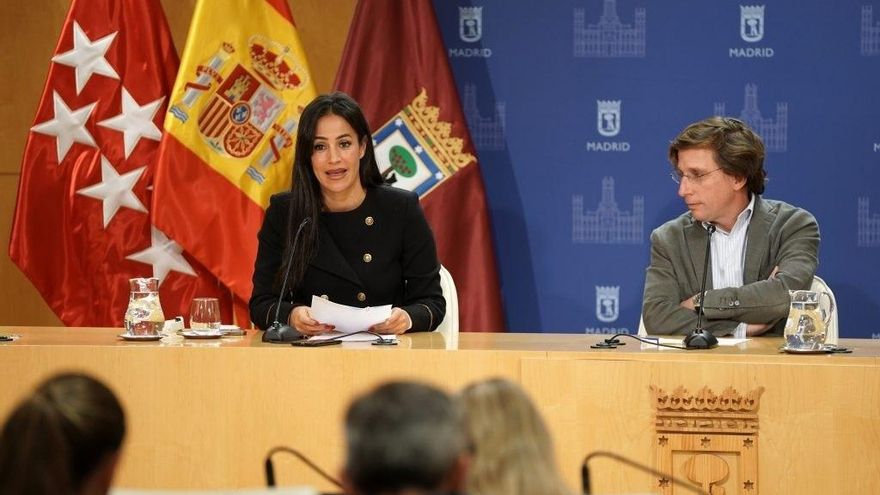 Begoña Villacís y José Luis Martínez-Almeida, tras la Junta de Gobierno.