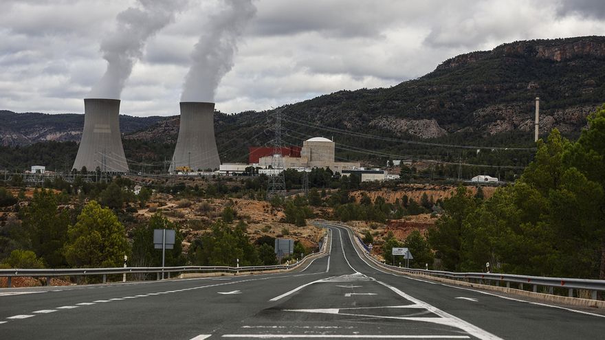 La energía nuclear se pinta de verde como solución al cambio climático: "Es un pensamiento mágico, no tiene futuro"